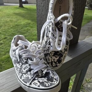 Disney Womens Mickey Mouse Sneaker